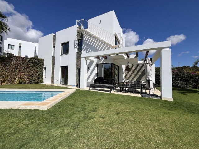 5 Bedrooms Villa in Cabopino