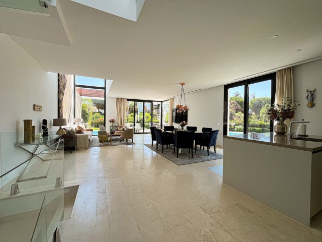 5 Bedrooms Villa in Cabopino