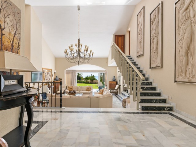 4 Bedrooms Villa in Estepona