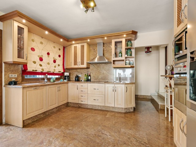 4 Bedrooms Villa in Estepona