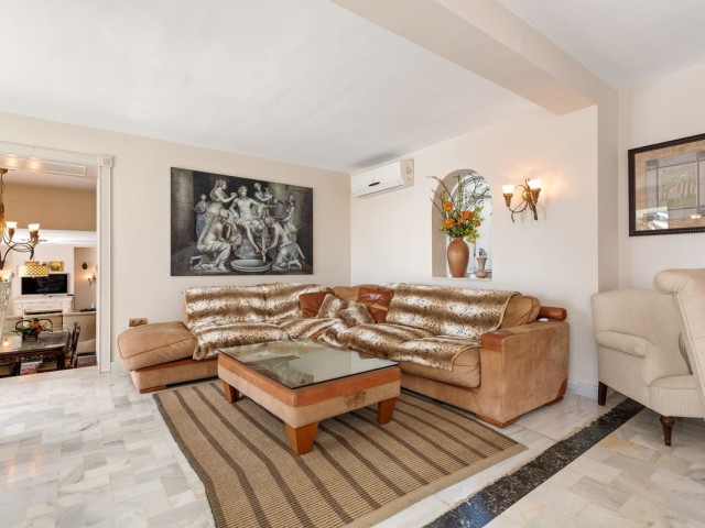 4 Bedrooms Villa in Estepona