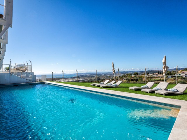 7 Bedrooms Villa in Estepona