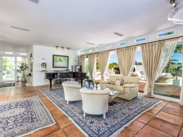 7 Bedrooms Villa in Estepona