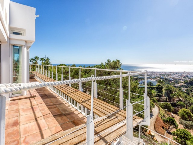 7 Bedrooms Villa in Estepona