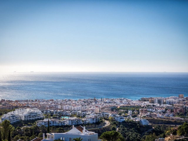 7 Bedrooms Villa in Estepona