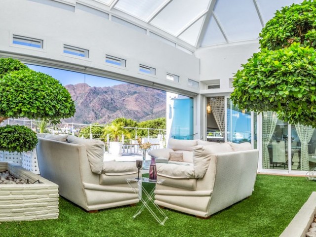 7 Bedrooms Villa in Estepona