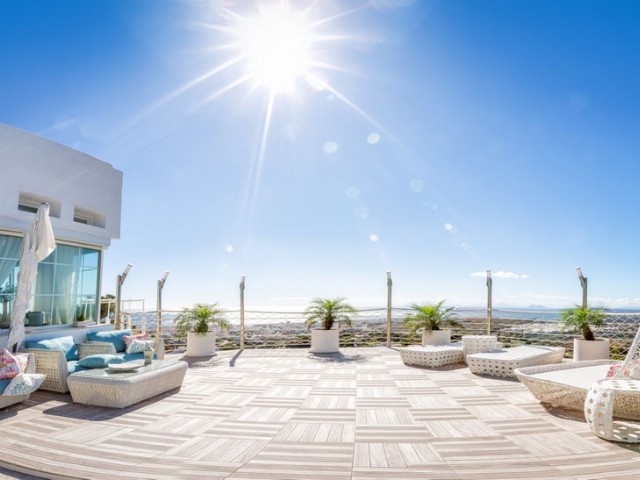 7 Bedrooms Villa in Estepona