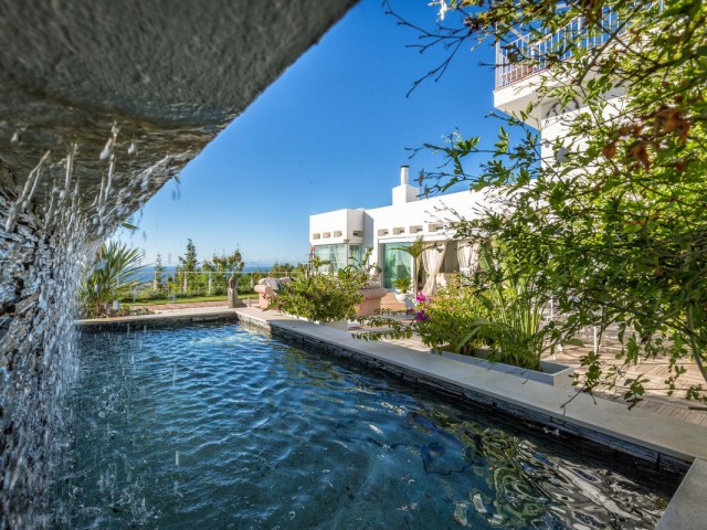 7 Bedrooms Villa in Estepona