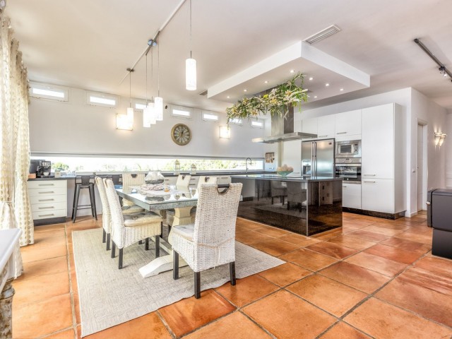 7 Bedrooms Villa in Estepona