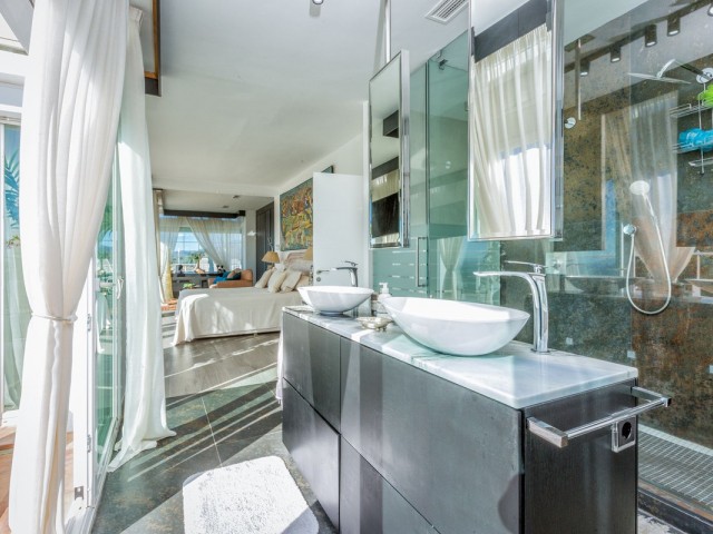 7 Bedrooms Villa in Estepona