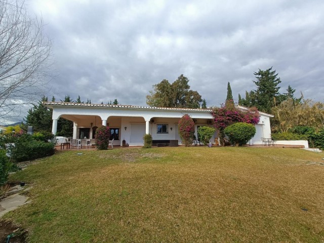 6 Bedrooms Villa in Atalaya