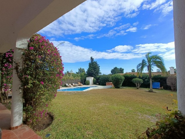 6 Bedrooms Villa in Atalaya