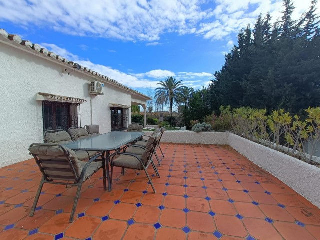 6 Bedrooms Villa in Atalaya