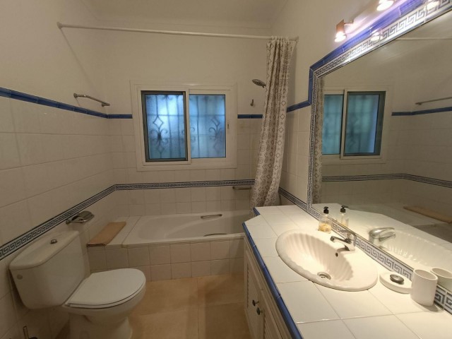 6 Bedrooms Villa in Atalaya