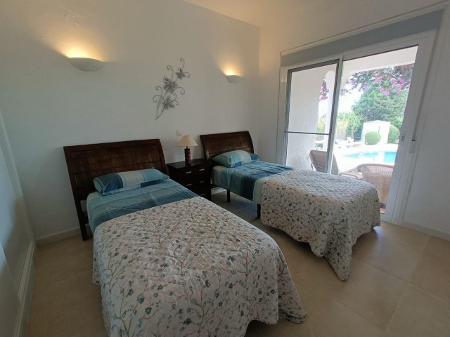 6 Bedrooms Villa in Atalaya