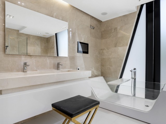 5 Slaapkamer Villa in Nueva Andalucía