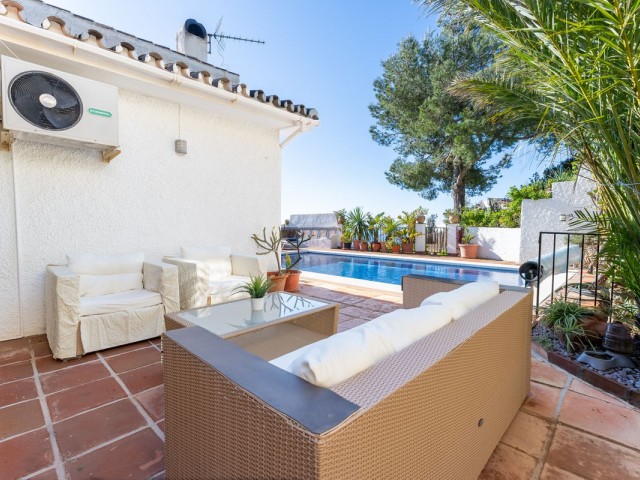 Villa con 4 Dormitorios  en Valtocado