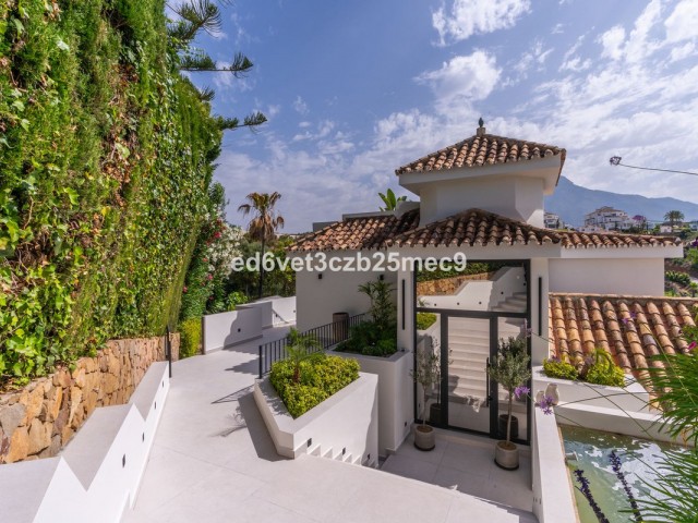 Villa, Nueva Andalucia, R5075326
