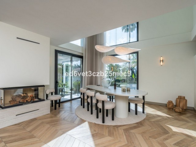 Villa, Nueva Andalucia, R5075326