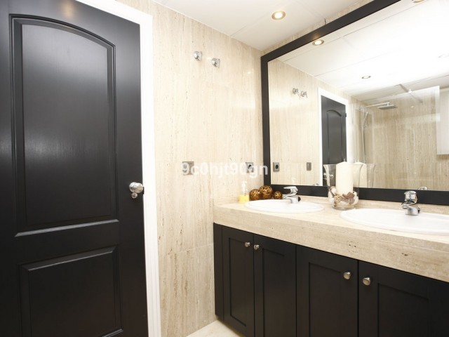 Appartement avec 2 Chambres  à Elviria