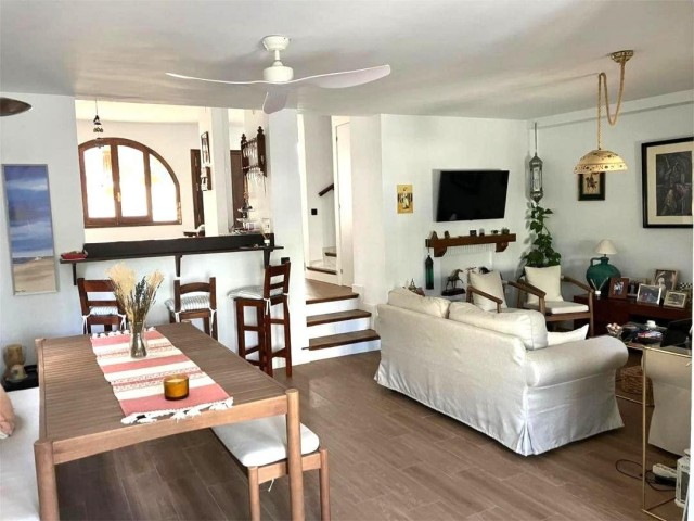 Villa con 4 Dormitorios  en La Colina