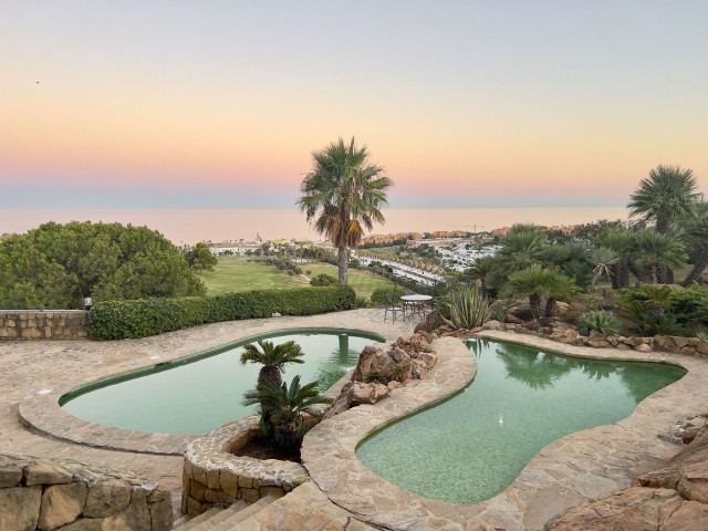 Villa avec 4 Chambres  à La Duquesa