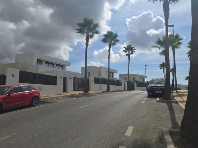 Villa con 3 Dormitorios  en Río Real