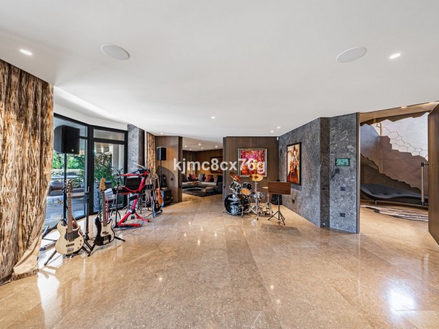 10 Slaapkamer Villa in Guadalmina Baja
