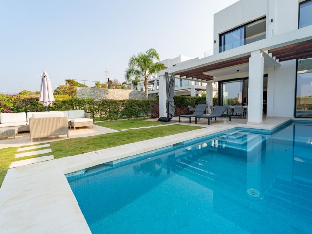 5 Sovrums Villa i Cabopino