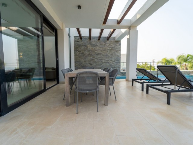 5 Bedrooms Villa in Cabopino