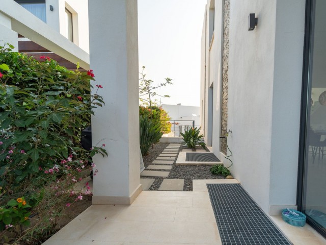 5 Bedrooms Villa in Cabopino