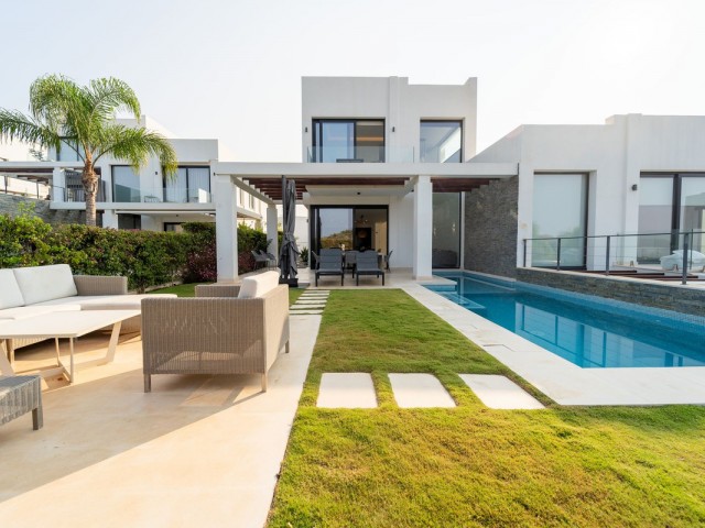 5 Soveroms Villa i Cabopino