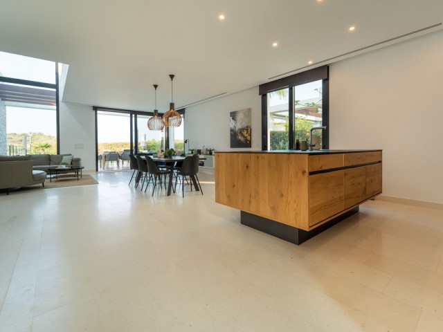 5 Soveroms Villa i Cabopino