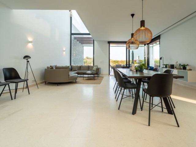 5 Soveroms Villa i Cabopino