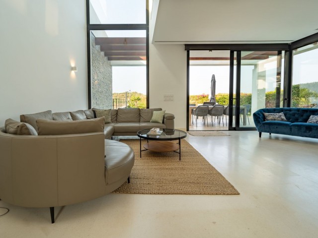 5 Soveroms Villa i Cabopino