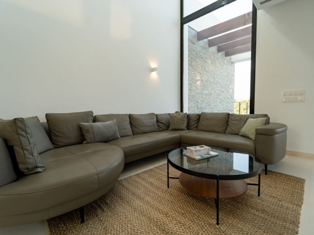 5 Soveroms Villa i Cabopino