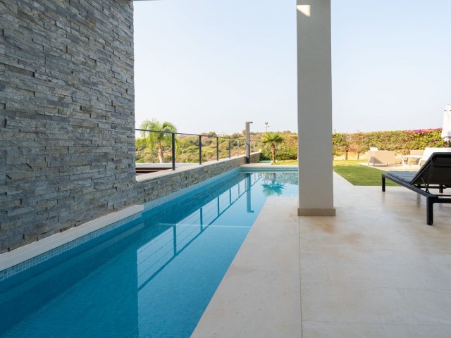 5 Soveroms Villa i Cabopino