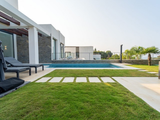 5 Soveroms Villa i Cabopino