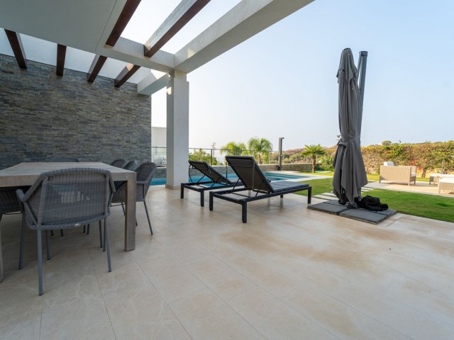 5 Soveroms Villa i Cabopino