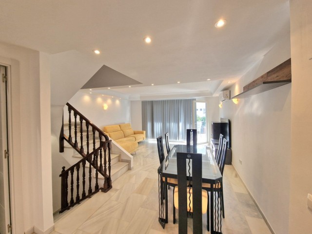 Maison mitoyenne avec 3 Chambres  à Mijas