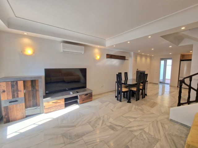 Maison mitoyenne avec 3 Chambres  à Mijas