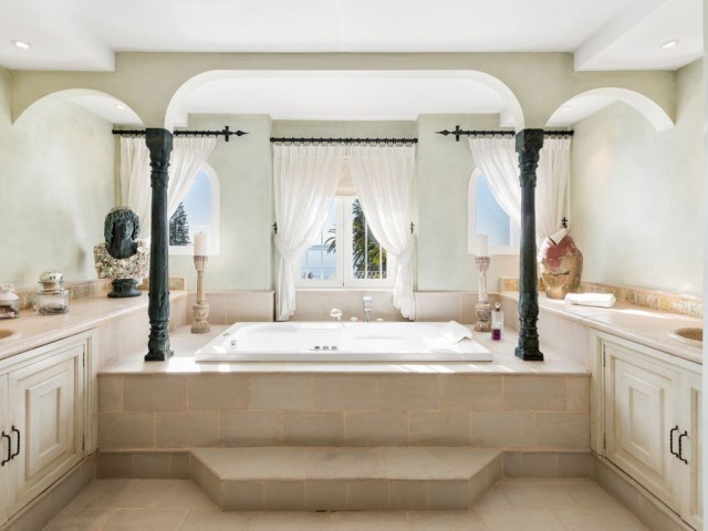 5 Slaapkamer Villa in Los Monteros