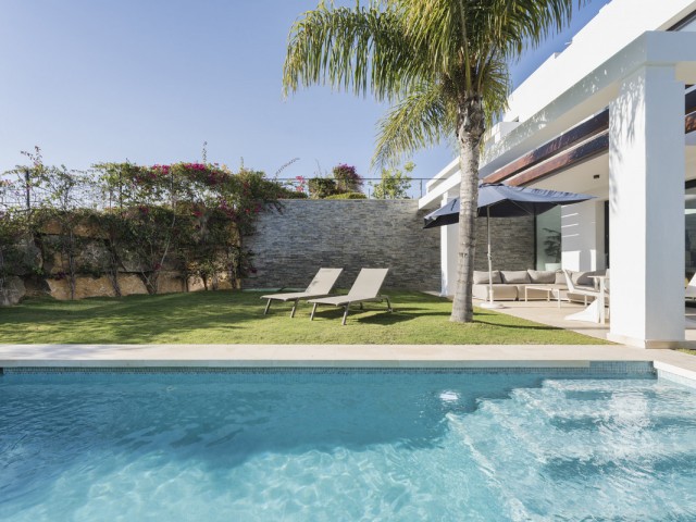 5 Bedrooms Villa in Cabopino