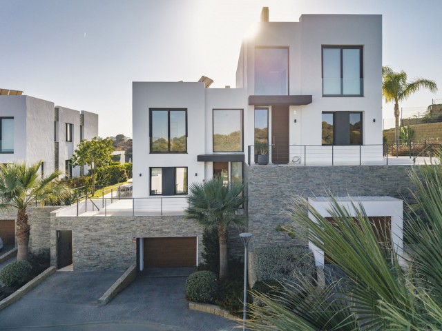 5 Bedrooms Villa in Cabopino