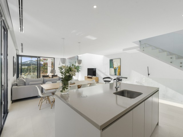 5 Bedrooms Villa in Cabopino