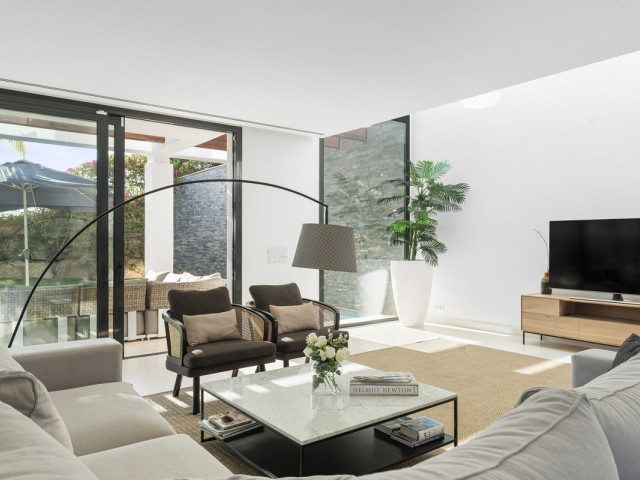 5 Bedrooms Villa in Cabopino