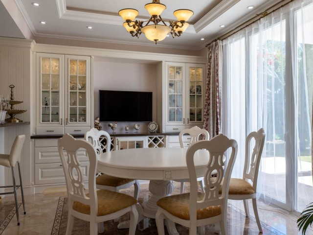 4 Slaapkamer Villa in El Rosario