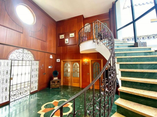 6 Bedrooms Villa in Benalmadena