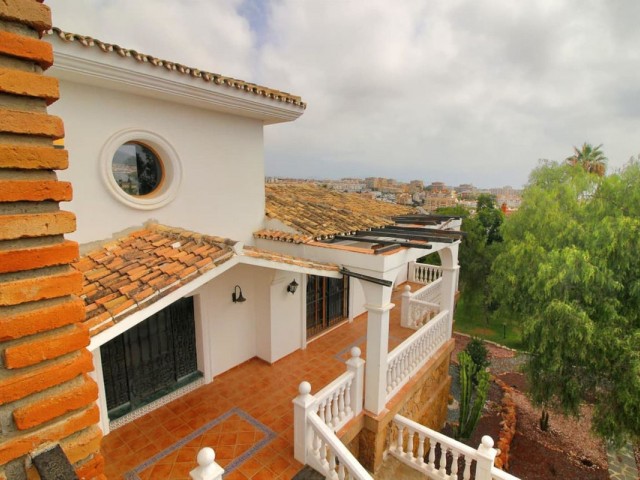 6 Bedrooms Villa in Benalmadena
