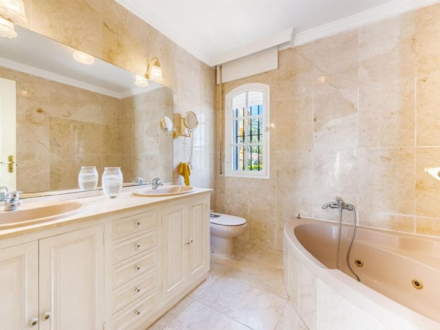 8 Sovrums Villa i Marbella